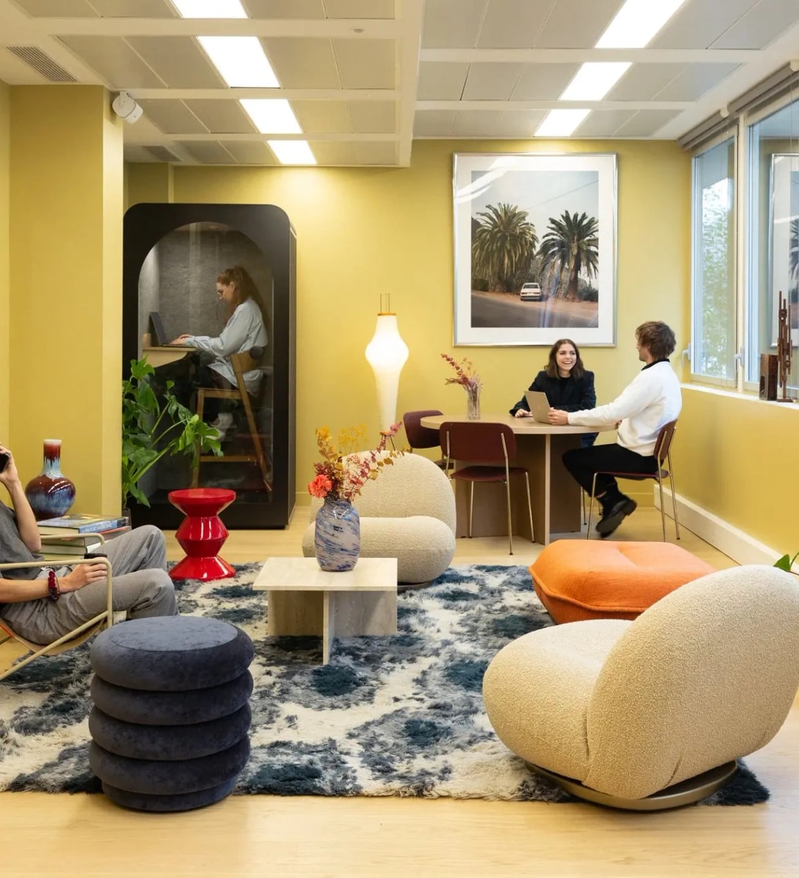L'équipe AVANGARDISM au travail dans ses bureaux