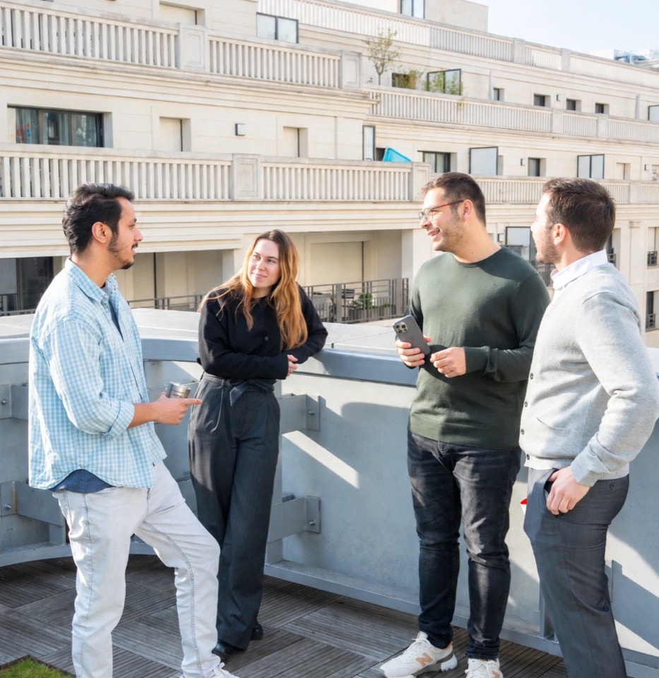 L'équipe AVANGARDISM sur le rooftop de ses bureaux parisiens